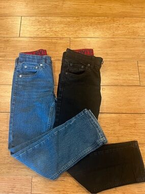 Get 2 pair of Levi's jeans 1 blue + 1 black for just $15 both!!!